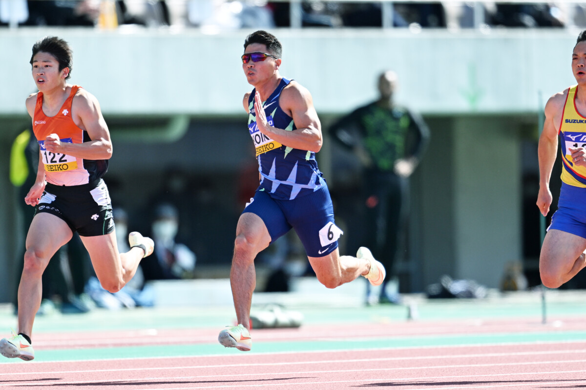 織田記念の男子100mを制した東京五輪代表の小池祐貴（中央）。条件が悪くタイムは10秒49と冴えなかった（写真：松尾/アフロスポーツ）