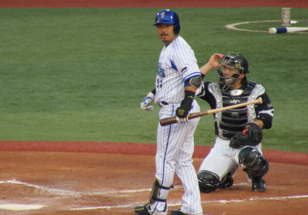 横浜DeNAの3番を任されている宮崎が左の太腿部に張りを訴えて5回の守備からベンチに下がった