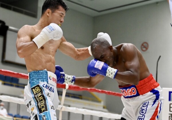 亀田和毅が計3度ダウンを奪いロンドン五輪代表で元WBC地域王者のエンカーナシオンに4回KO勝利