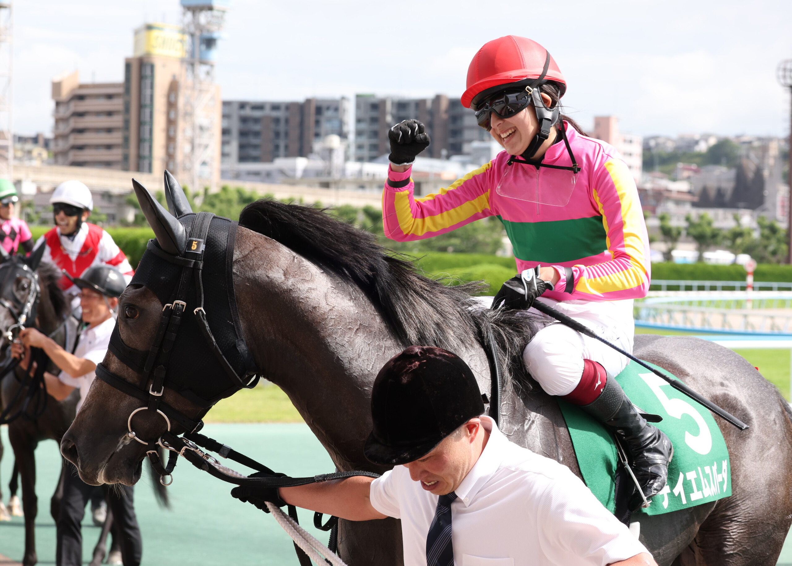 なぜ18歳の女性ジョッキー今村聖奈の重賞初騎乗初制覇の快挙が生まれたのか…勝負度胸と綿密な下準備 – 本格スポーツ議論ニュースサイト「RONSPO」