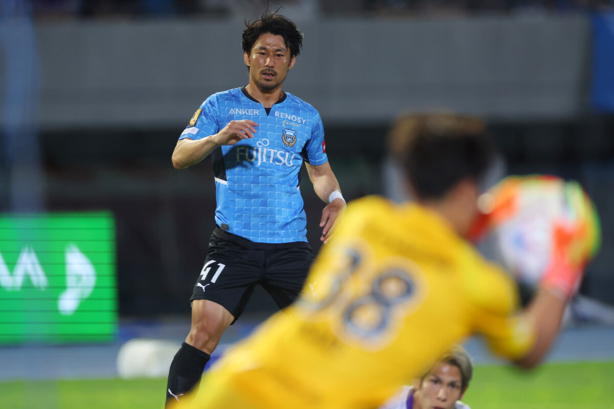 川崎フロンターレがサンフレッチェ広島に4－0快勝で2位に浮上。2ゴールした36歳のベテランFW家長昭博が得点王ランキングで2位に浮上した（写真：YUTAKA/アフロスポーツ）