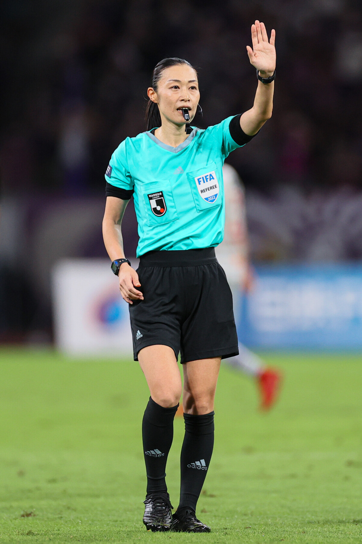 日本サッカー史に新たな歴史刻む…J1史上初の女性レフェリー山下