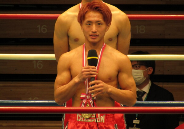 179秒TKO勝利でミニマム級の全日本新人王を獲得した石井武志。ミニマムの常識を覆すパンチャーだ