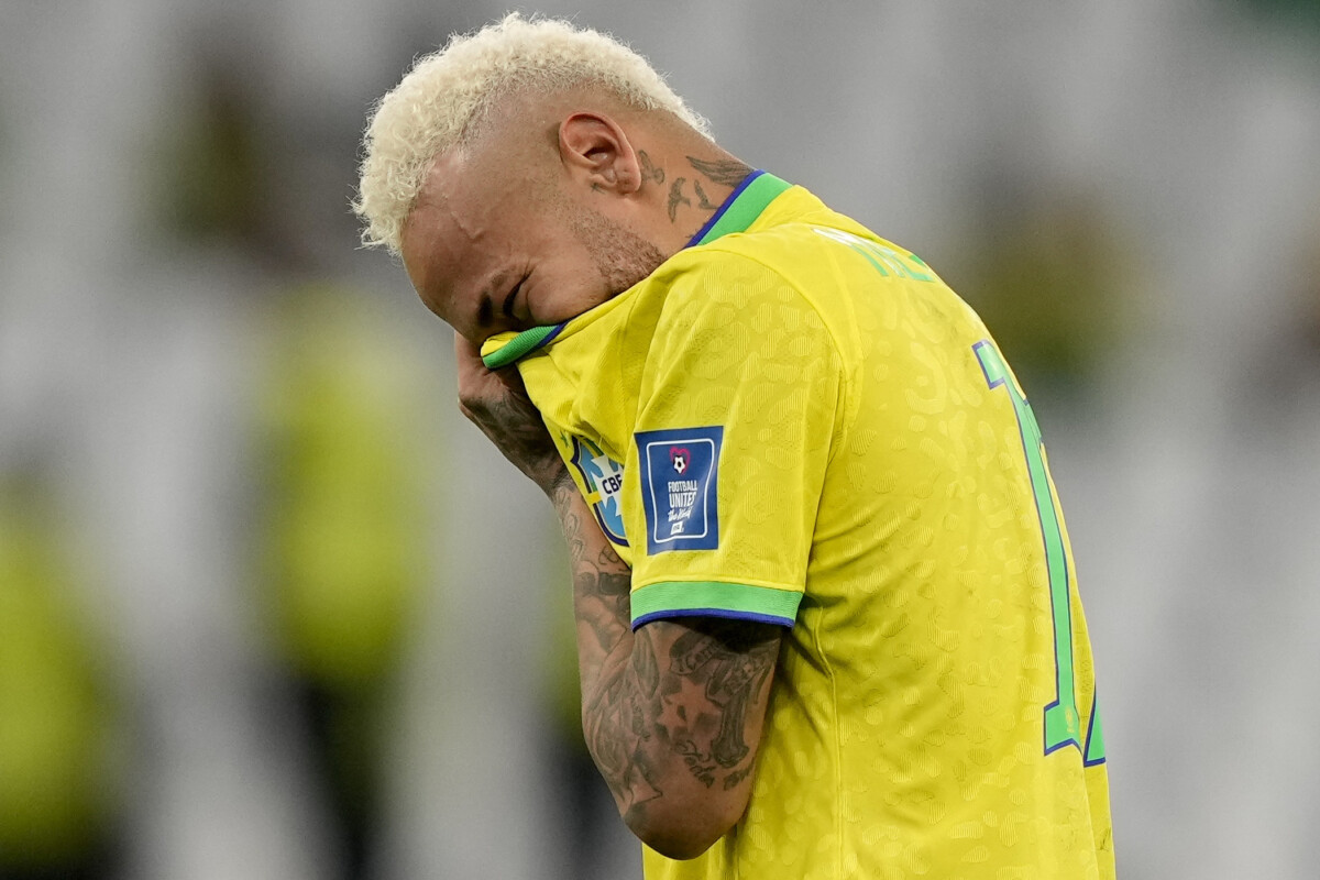 クロアチアにPK戦で敗れたブラジルのネイマールが号泣。代表引退問題を聞かれ「正直わからない」（写真・AP/アフロ）