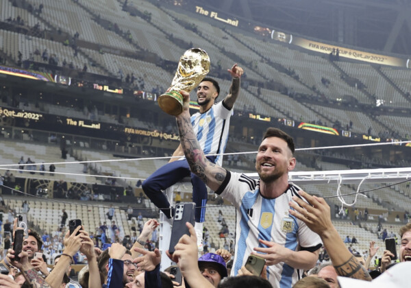 アルゼンチンのメッシが5大会目の出場となったW杯でついに頂点に立った（写真・新華社/アフロ）
