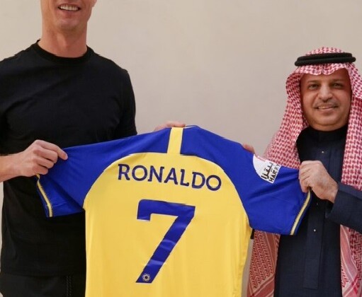 C・ロナウドがサウジアラビアの名門クラブ「アル・ナスル」と正式契約を結んだ（アル・ナスルの公式ツイッターより）