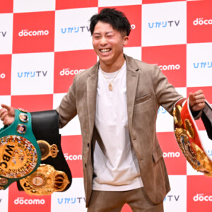 井上尚弥は統一に成功したバンタム級の4つのベルトの返上とスーパーバンタム級への挑戦を表明した(写真・山口裕朗）