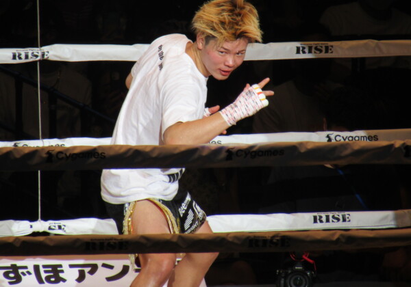 天才キックボクサーの那須川天心がSNSでボクシング転向を正式発表。今春デビュー予定だ
