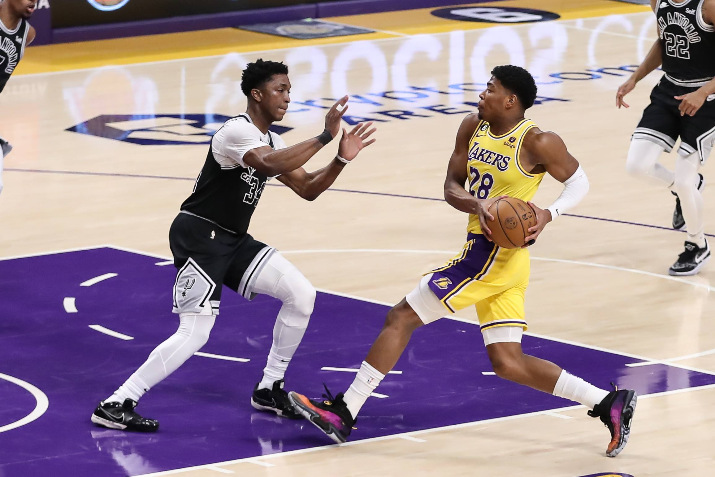 米メディアが八村塁のNBAレイカーズデビュー戦を大絶賛