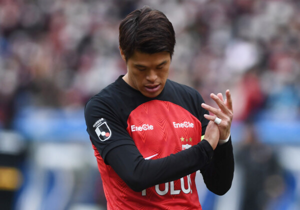 日本代表DF酒井宏樹らを擁する浦和レッズが横浜F・マリノスに完敗。開幕2連敗で最悪のスタートとなった（写真：千葉 格/アフロ）