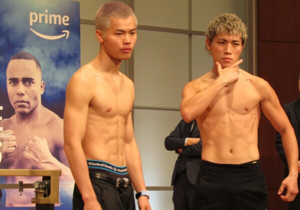 今日ゴング！那須川天心（左）が日本バンタム級2位の与那覇勇気とのデビュー戦に挑む