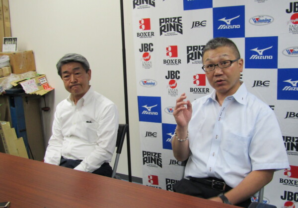 JBC実行委員会の後に会見を開くJBCの萩原理事長（左）と日本プロボクシング協会のセレス小林会長（右）
