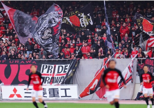 日本サッカー協会が浦和レッズの一部サポの暴徒化問題に対して17人の無期限入場禁止処分（イメージ写真・西村尚己/アフロスポーツ※違反行為をした際の写真ではありません）