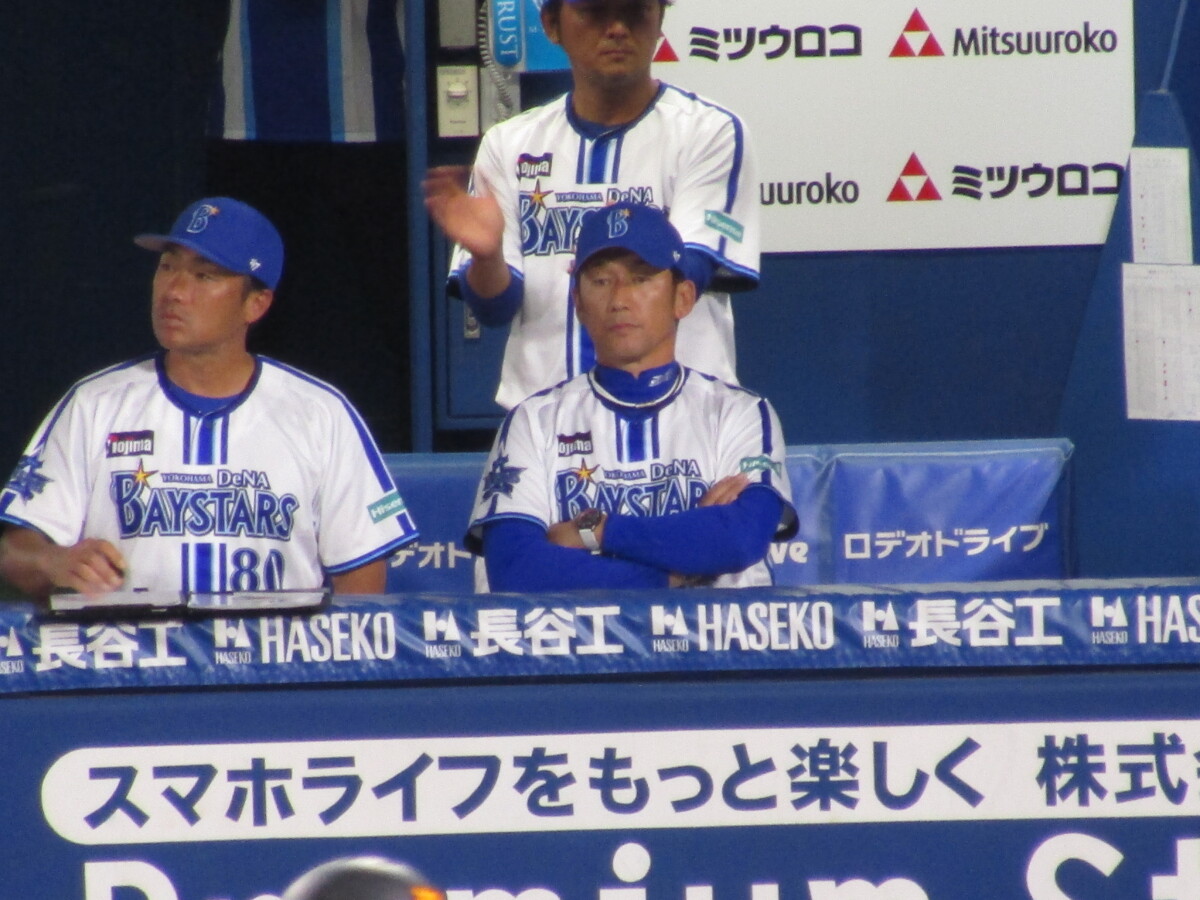 横浜DeNA三浦監督が7投手をつぎ込む執念采配でCS出場を決める