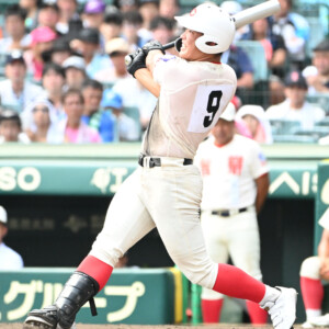 岡田阪神がドラフトで狙うのは夏の甲子園で活躍した智弁学園の松本大輝外野手だ（写真・日刊スポーツ/アフロ）