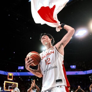 NBAプレーヤーの渡邊雄太も感涙（©FIBA）