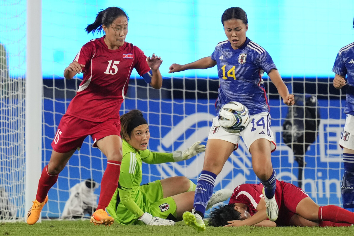 アジア大会で日本は北朝鮮を4－1で下し連覇を達成したが後半はラフなプレーに苦しめられた（写真・AP/アフロ）