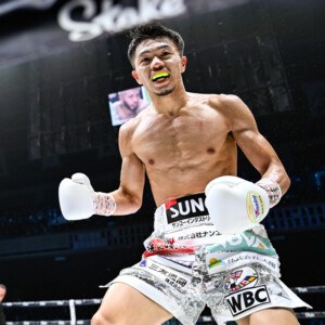 ネクストモンスターの中谷潤人が適正階級のバンタム級で衝撃TKO勝利。史上7人目の3階級制覇だ（写真・山口裕朗）