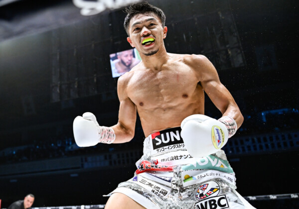 ネクストモンスターの中谷潤人が適正階級のバンタム級で衝撃TKO勝利。史上7人目の3階級制覇だ（写真・山口裕朗）