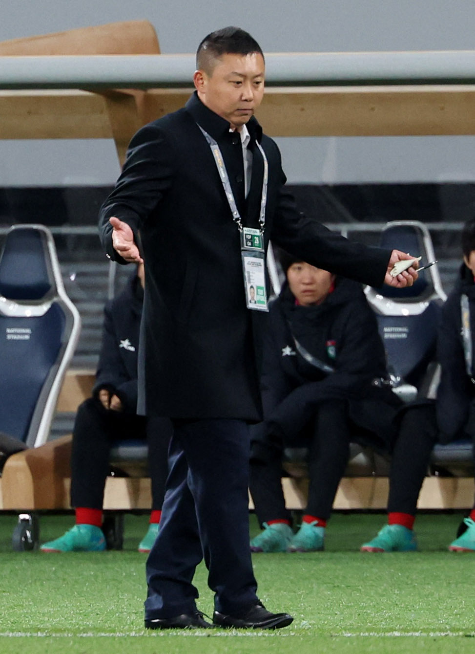 なでしこジャパンに1－2で敗れた北朝鮮のリ・ユイル監督は公式会見で激怒ののち号泣した（写真・ロイター/アフロ）