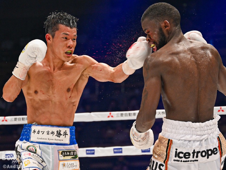 昨年10月に僅差判定で敗れた亀田和毅（左）とドラミニ（右）との引退をかけた再戦が暗礁に乗り上げた（©AndStill／Boxingmobile）