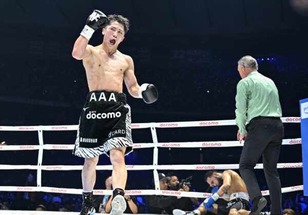 まさかのダウンを喫した井上尚弥が6回にネリに逆転TKO勝利（写真・山口裕朗）