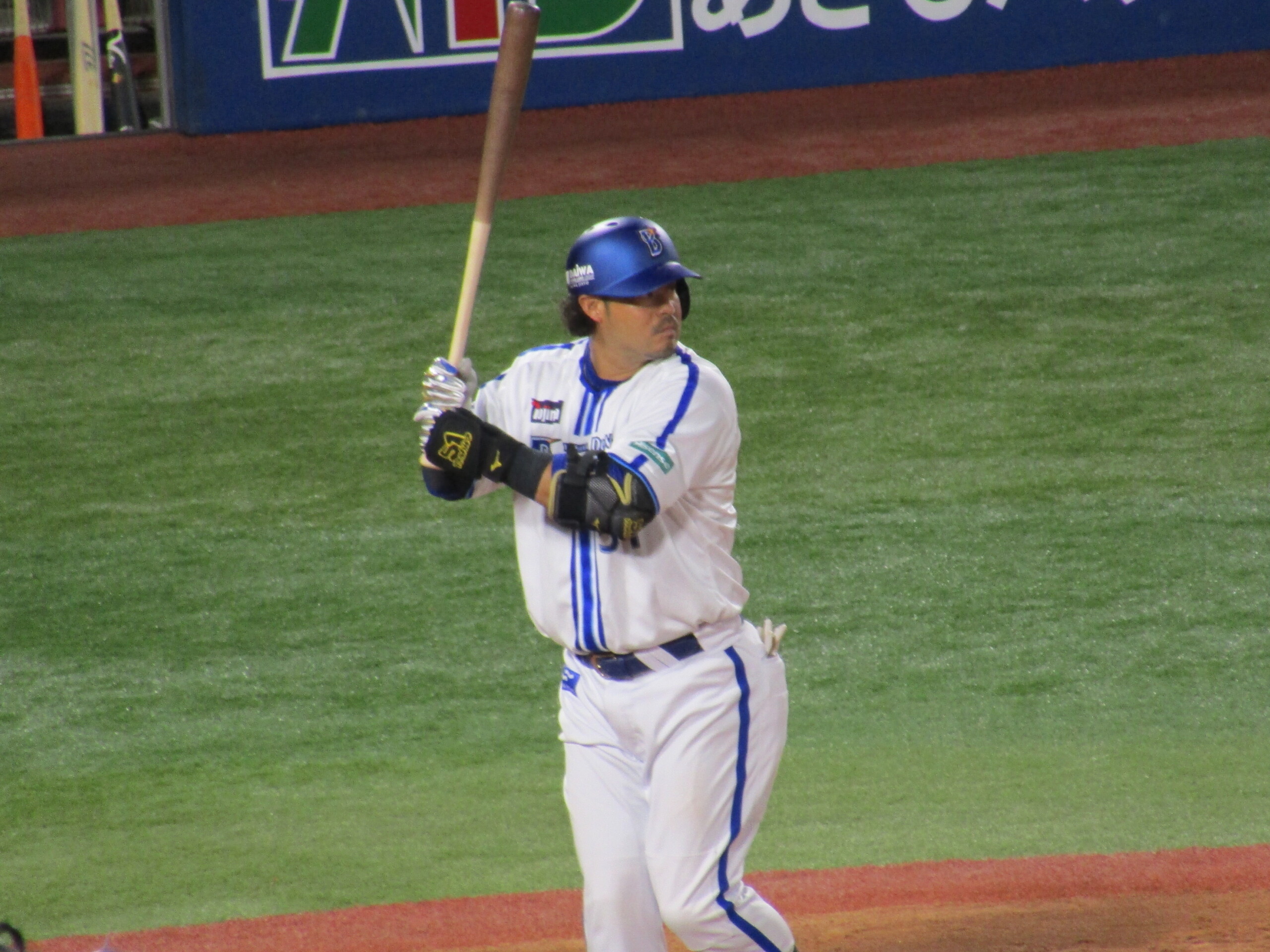 アンツーカーがカチカチやねん。跳ねて危ない」なぜ横浜DeNA宮崎敏郎の