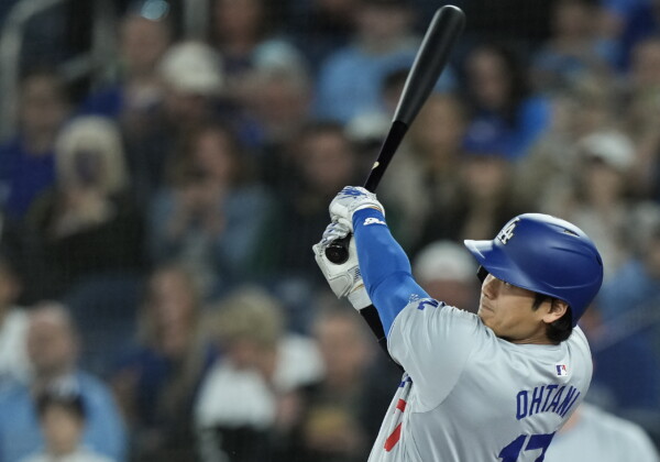 大谷はド軍に求められば将来的に二刀流を断念する？！（写真・AP/アフロ）