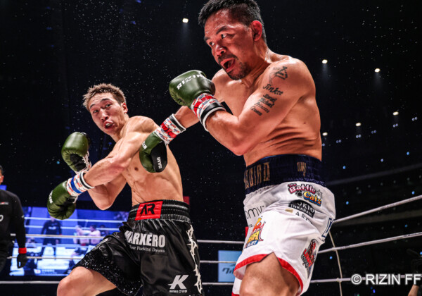 安保（左）がパッキャオを吹っ飛ばした（写真・RIZIN FF)