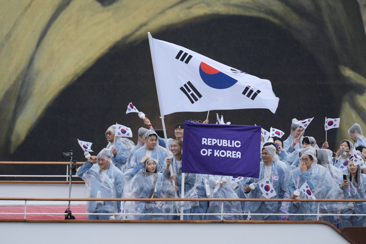 韓国選手団の入場で誤って「北朝鮮」と紹介アナウンスされる大失態があった（写真・AP/アフロ）