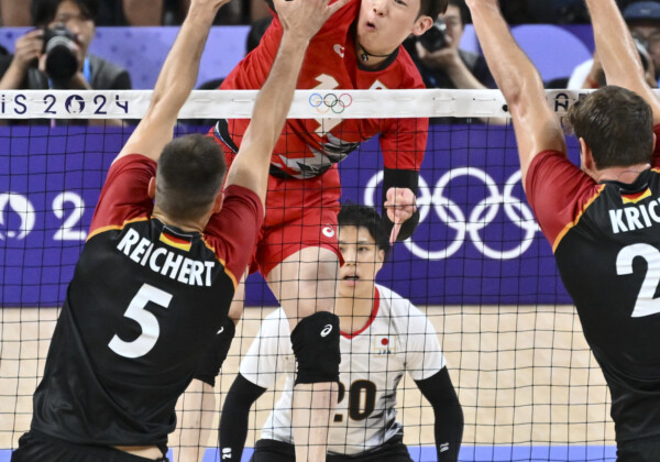 主将の石川祐希は序盤にサーブが決まらなかった（写真：エンリコ/アフロスポーツ）