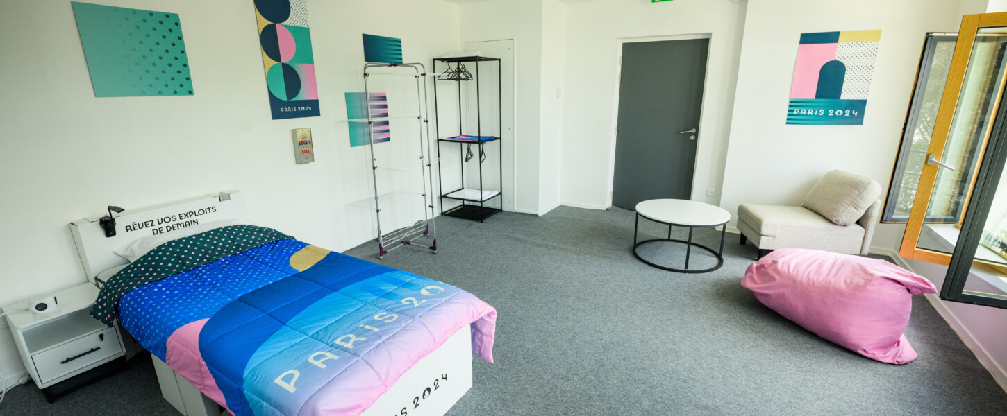 悪評だらけのパリ五輪の選手村。部屋のベッドは東京五輪と同じく段ボール製だ（写真・アフロ）