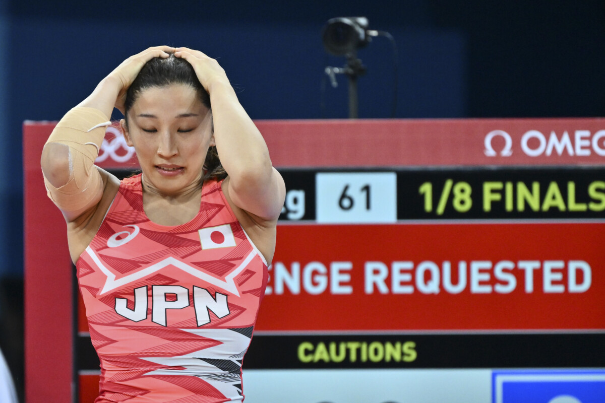 女子レスリング50キロ級で東京五輪金で対海外勢94連勝中だった須崎優衣が1回戦で敗れる波乱があった（写真：エンリコ/アフロスポーツ）