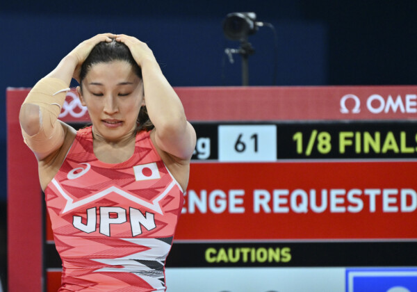 女子レスリング50キロ級で東京五輪金で対海外勢94連勝中だった須崎優衣が1回戦で敗れる波乱があった（写真：エンリコ/アフロスポーツ）