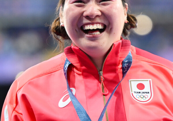 パリ五輪の女子やり投げで北口榛花が金メダルを獲得。投てき競技では日本人女性として初の快挙だった（写真：松尾/アフロスポーツ）