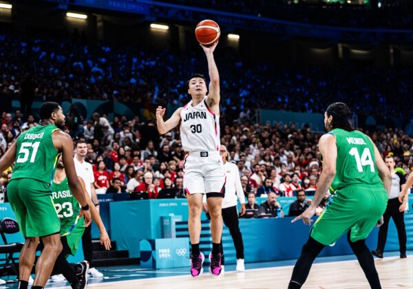 ほとんど起用されず今大会わずか2得点に終わった冨永も誤算だった（ⒸFIBA）