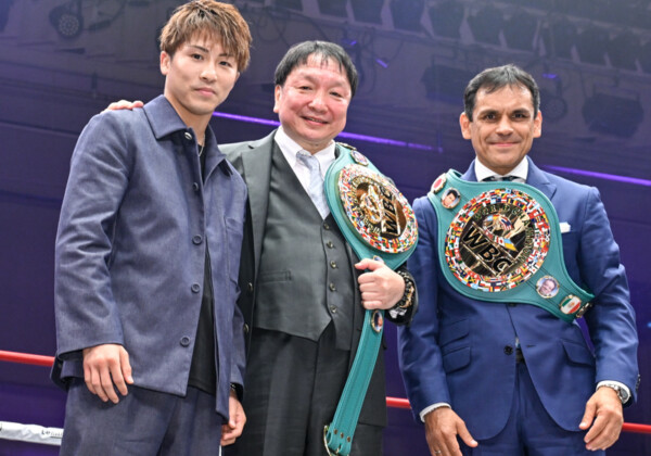 左から井上尚弥、大橋秀行会長、リカルド・ロペス氏（写真・山口裕朗）