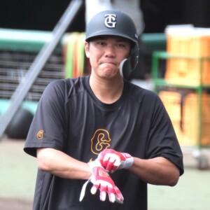 前日の大ブレーキでスタメンを外された坂本勇人が代打で決勝打。巨人のマジックは4となった（資料写真・黒田史夫）