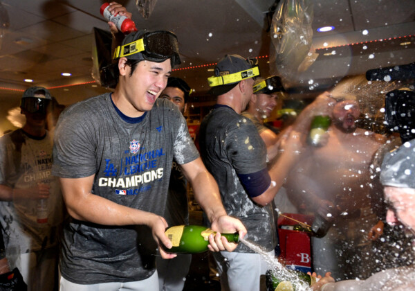 ワールドシリーズ進出を決めた大谷翔平がシャンパンファイトに酔う（写真：USA TODAY Sports/ロイター/アフロ）