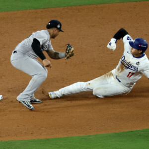 この左手を着き、勢いで引っ張られていく際に亜脱臼したと見られる（写真：USA TODAY Sports/ロイター/アフロ）