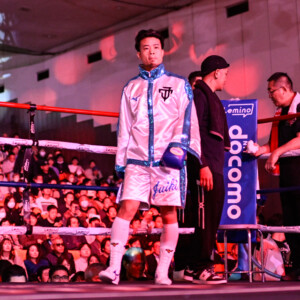 タイトル初挑戦の辰吉寿以輝が衝撃の2回失神ＴＫＯ負けを喫した（写真・山口裕朗）