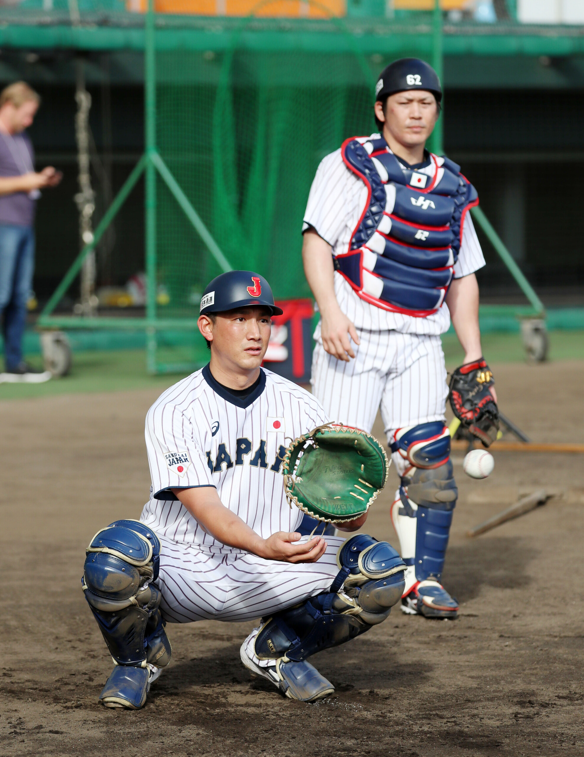 まるで交換トレード？ソフトバンクは巨人にFA移籍した甲斐拓也の