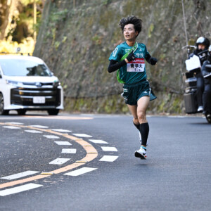 青学大5区の若林宏樹（4年）が“山”で区間賞・区間新記録の快走で中大をかわし2年連続往路V（写真・アフロ）