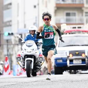 青学大の1年生アンカーの小河原陽琉が力走を見せて2年連続8度目の総合V（写真・アフロ）