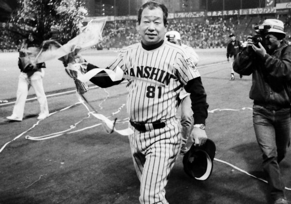 阪神を球団初の日本一に導いた1985年の吉田義男さん（写真・日刊スポーツ/アフロ）