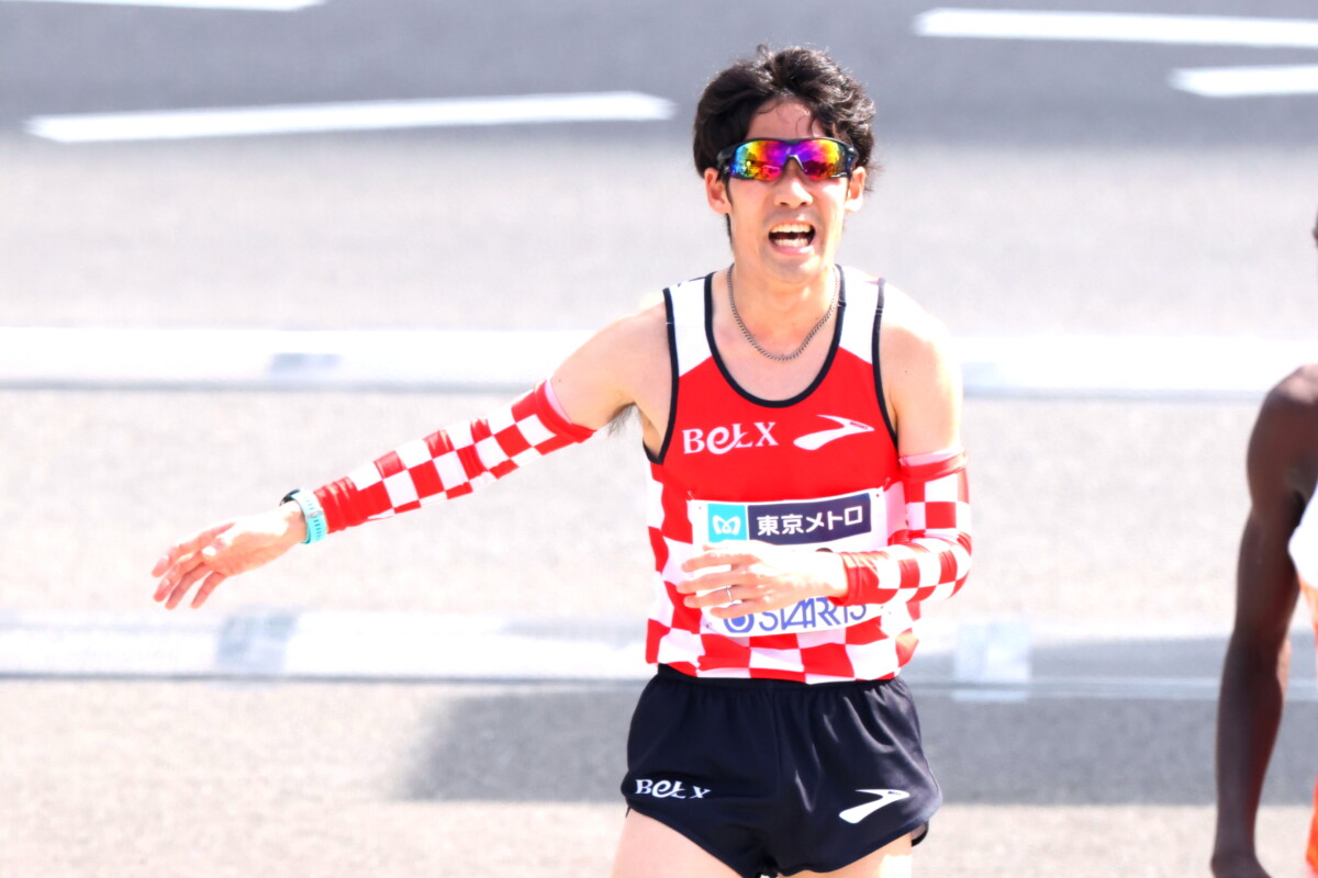 東京マラソンでスーパー店員である異色のランナー市山翼が2時間6分0秒で日本勢最高の10位（写真：西村尚己/アフロスポーツ）