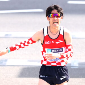 東京マラソンでスーパー店員である異色のランナー市山翼が2時間6分0秒で日本勢最高の10位（写真：西村尚己/アフロスポーツ）