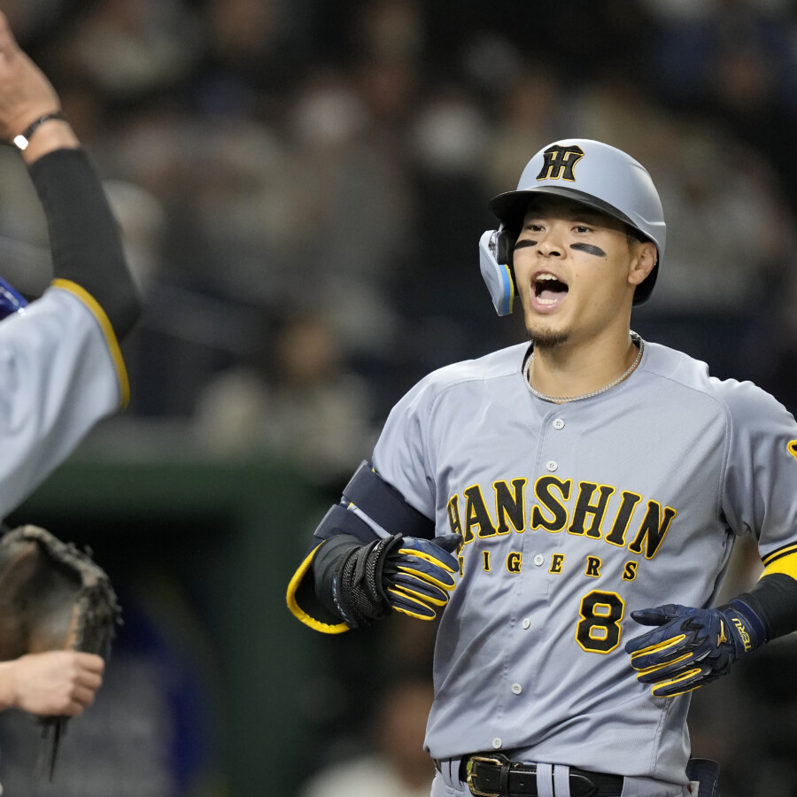 阪神の佐藤輝明がドジャースとのエキシビションゲームでサイヤング賞投手のスネルから決勝3ランを放つ（写真・AP/アフロ）
