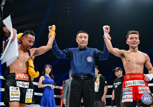 WBA世界バンタム級王者の堤聖也（右）が怪我で休養王者へ。2月に引き分けた比嘉大吾が暫定世界戦か（写真・山口裕朗）
