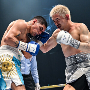 井岡一翔とマルティネスの激闘の最後に一部ファンの暴走行為が（写真・山口裕朗）